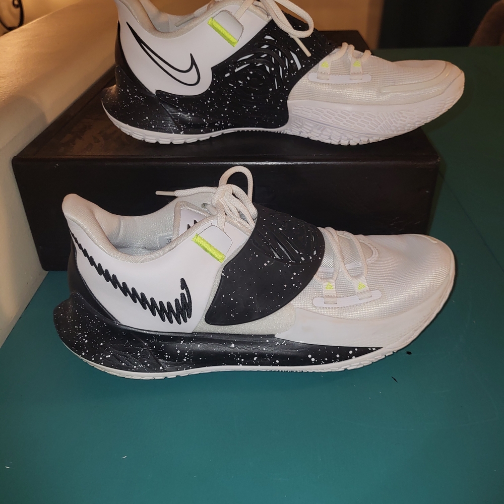 Authentic Nike Kyrie Low 3 Team White and Black Speckled Sneakers. CW6228-101